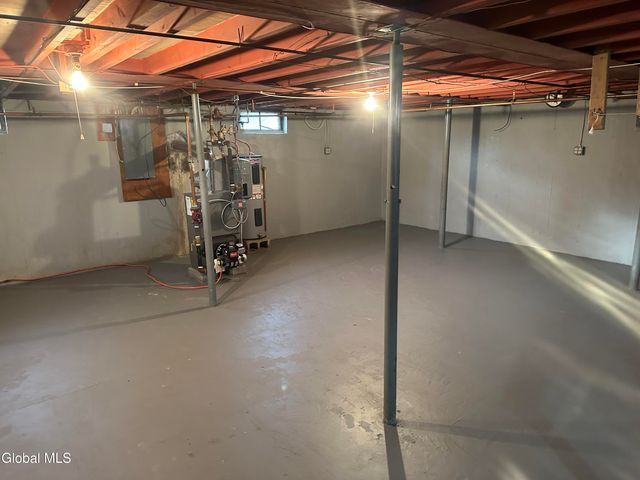 100 Clizbe Avenue, Amsterdam, NY 12010