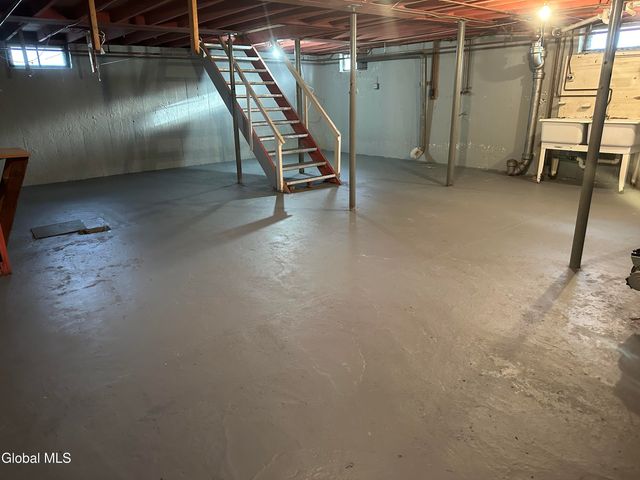 100 Clizbe Avenue, Amsterdam, NY 12010