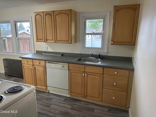 100 Clizbe Avenue, Amsterdam, NY 12010