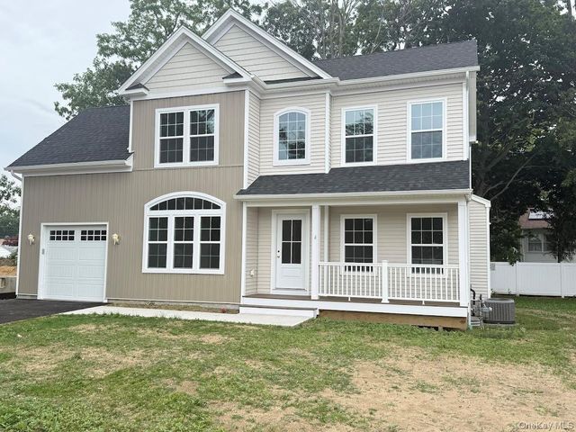 8 Gail Grace Court, Copiague, NY 11726