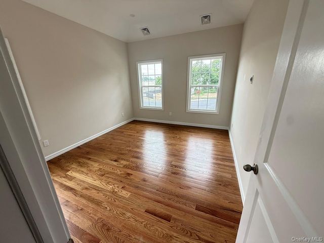 8 Gail Grace Court, Copiague, NY 11726
