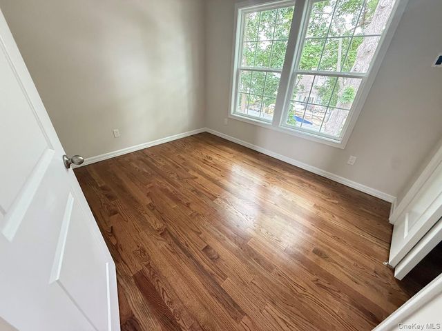 8 Gail Grace Court, Copiague, NY 11726