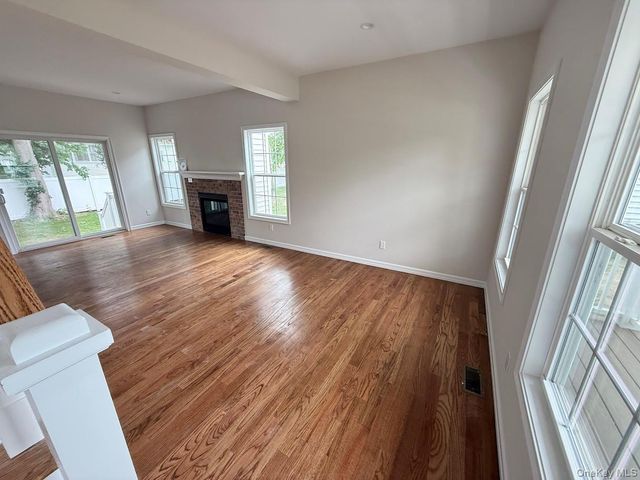8 Gail Grace Court, Copiague, NY 11726