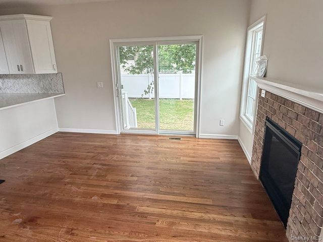 8 Gail Grace Court, Copiague, NY 11726