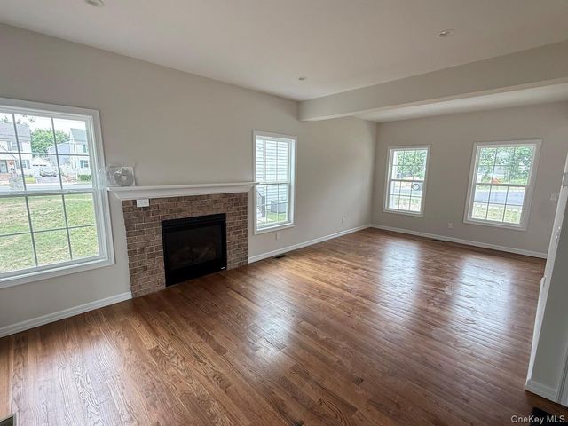 8 Gail Grace Court, Copiague, NY 11726