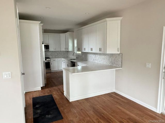 8 Gail Grace Court, Copiague, NY 11726