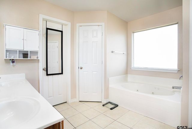 20291 Bluegrass Cir, Flint, TX 75762