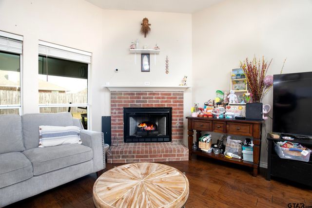 20291 Bluegrass Cir, Flint, TX 75762