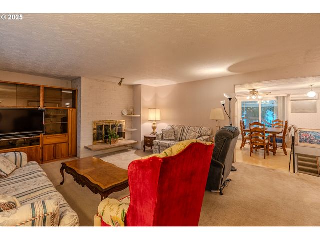 5866 Se LLOYD St, Milwaukie, OR 97222