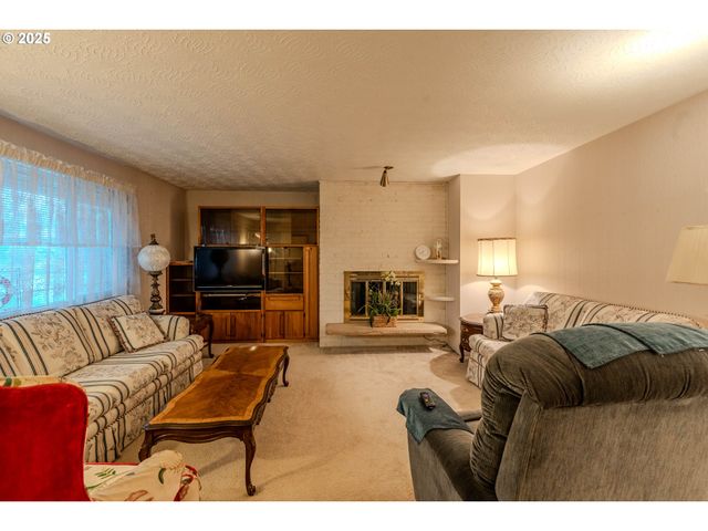 5866 Se LLOYD St, Milwaukie, OR 97222