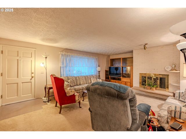 5866 Se LLOYD St, Milwaukie, OR 97222