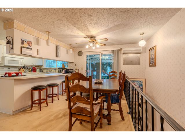 5866 Se LLOYD St, Milwaukie, OR 97222