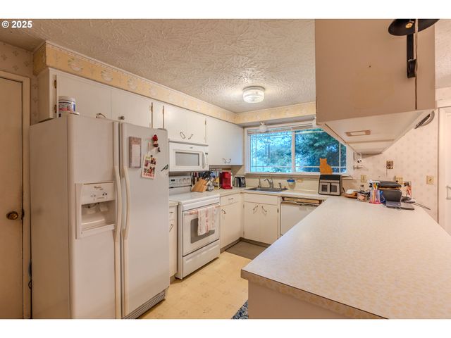 5866 Se LLOYD St, Milwaukie, OR 97222