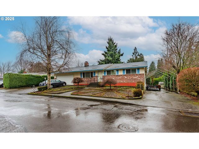 5866 Se LLOYD St, Milwaukie, OR 97222