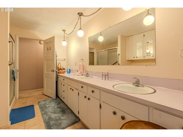 5866 Se LLOYD St, Milwaukie, OR 97222