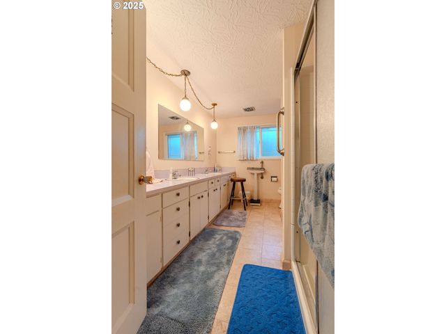 5866 Se LLOYD St, Milwaukie, OR 97222