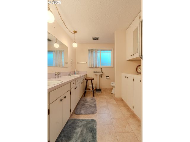 5866 Se LLOYD St, Milwaukie, OR 97222