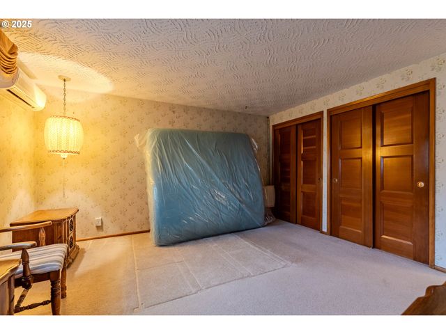 5866 Se LLOYD St, Milwaukie, OR 97222