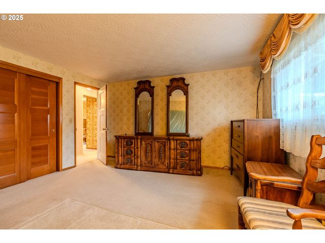 5866 Se LLOYD St, Milwaukie, OR 97222