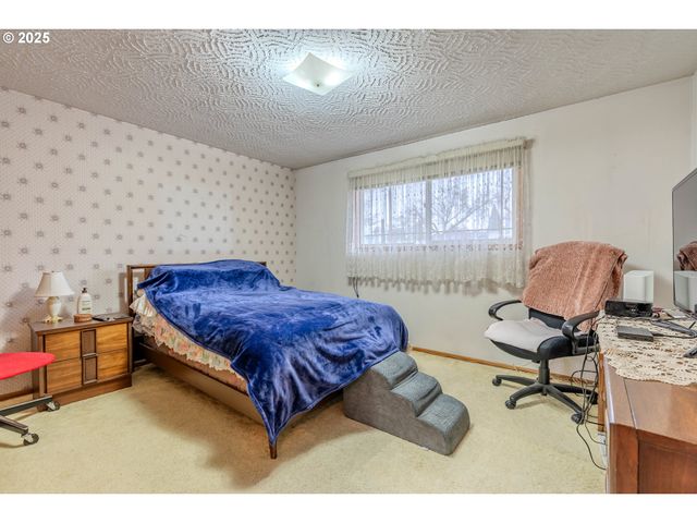 5866 Se LLOYD St, Milwaukie, OR 97222