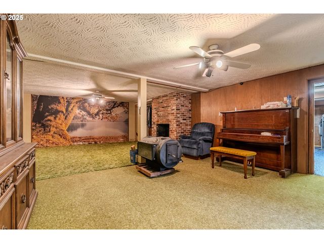 5866 Se LLOYD St, Milwaukie, OR 97222