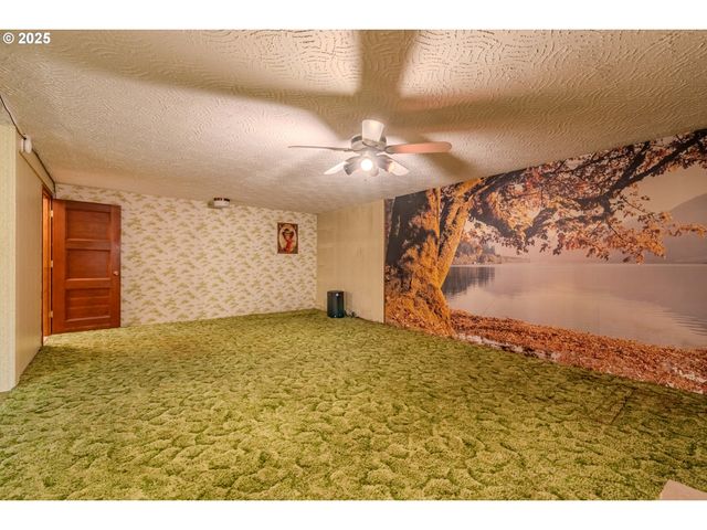 5866 Se LLOYD St, Milwaukie, OR 97222