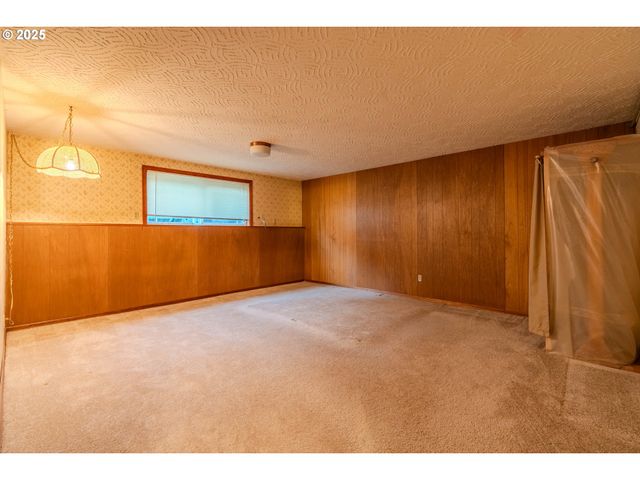 5866 Se LLOYD St, Milwaukie, OR 97222