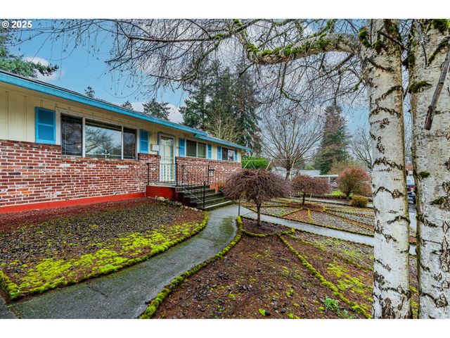 5866 Se LLOYD St, Milwaukie, OR 97222