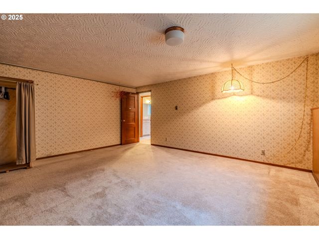 5866 Se LLOYD St, Milwaukie, OR 97222