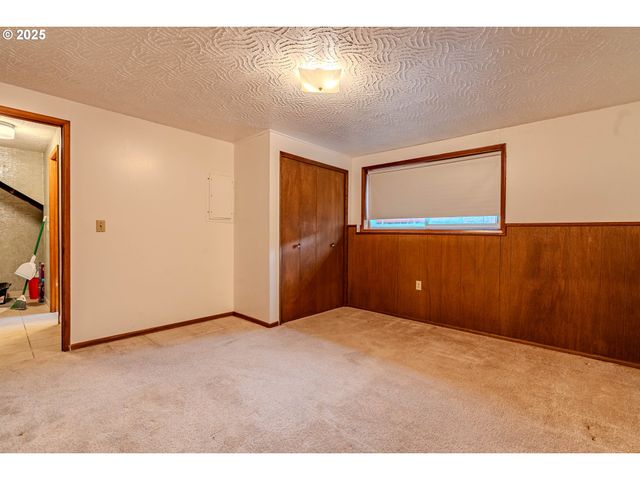 5866 Se LLOYD St, Milwaukie, OR 97222