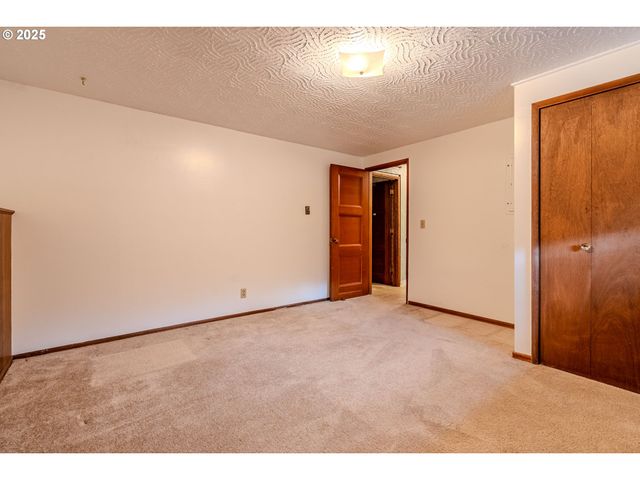 5866 Se LLOYD St, Milwaukie, OR 97222