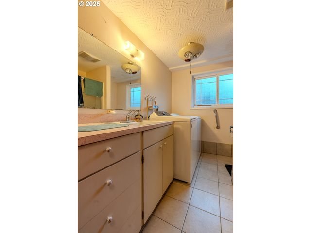 5866 Se LLOYD St, Milwaukie, OR 97222