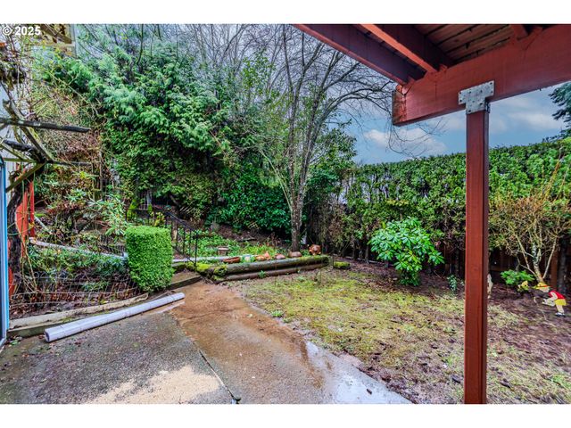 5866 Se LLOYD St, Milwaukie, OR 97222