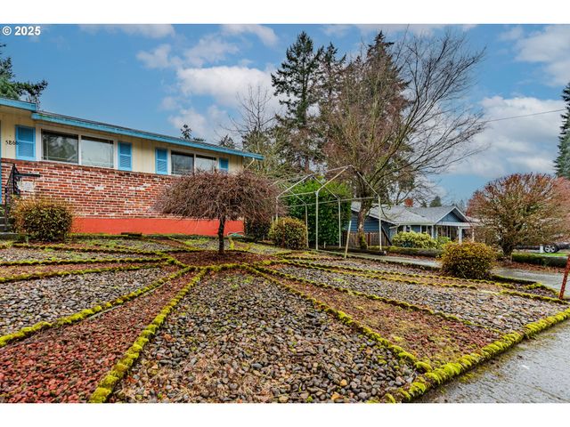 5866 Se LLOYD St, Milwaukie, OR 97222