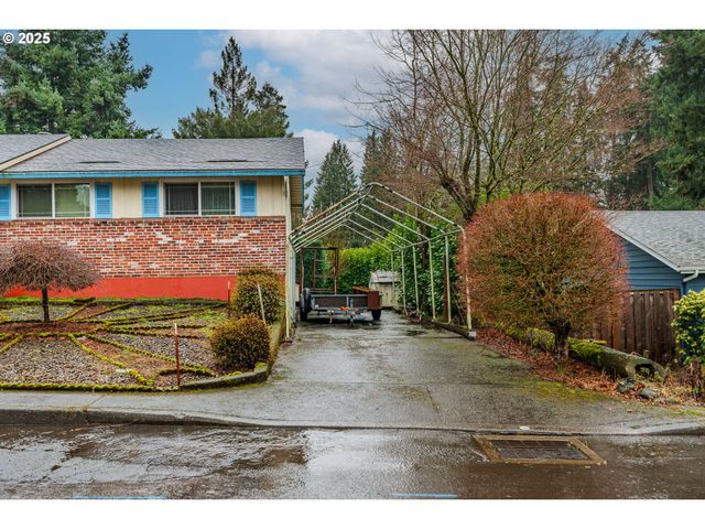 5866 Se LLOYD St, Milwaukie, OR 97222