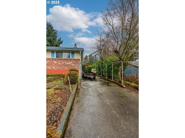 5866 Se LLOYD St, Milwaukie, OR 97222