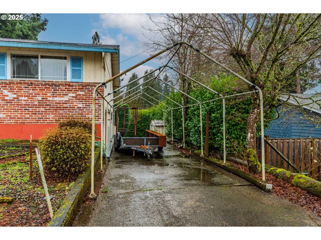 5866 Se LLOYD St, Milwaukie, OR 97222