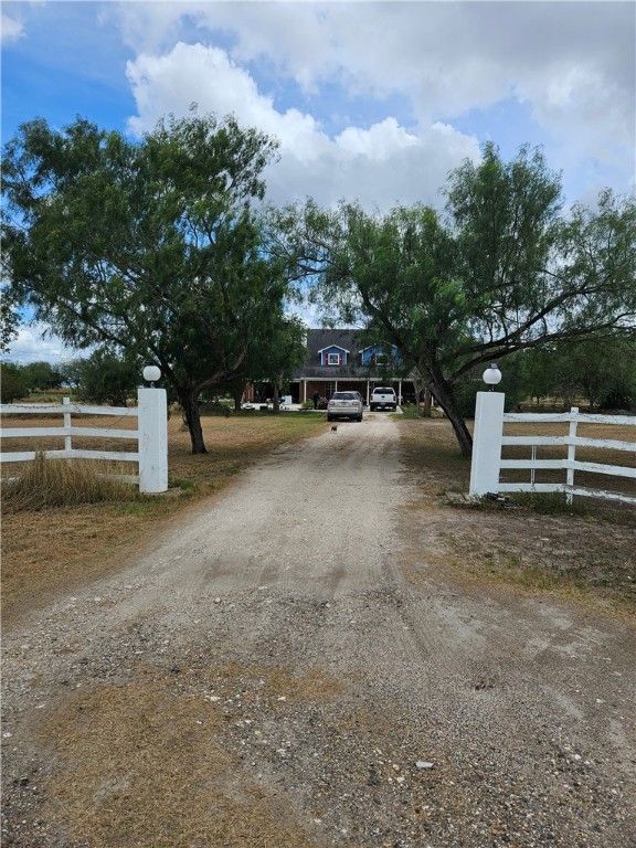 211 County Road 310, Orange Grove, TX 78372