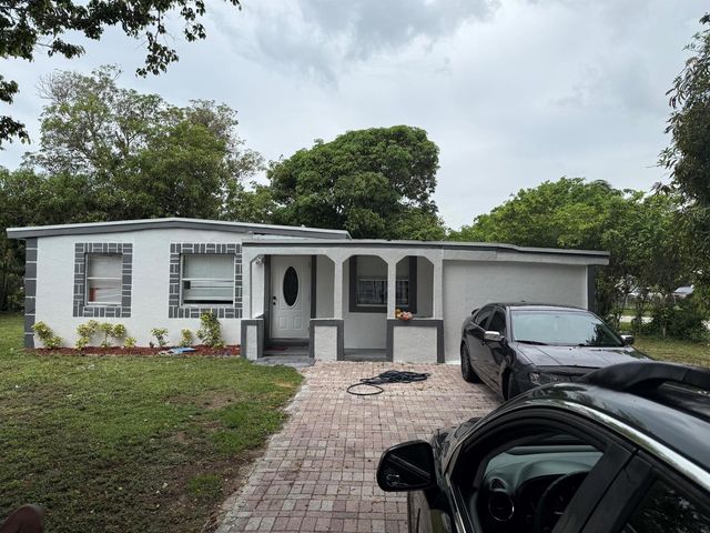 440 Tulip Tree Drive, Lake Worth, FL 33462