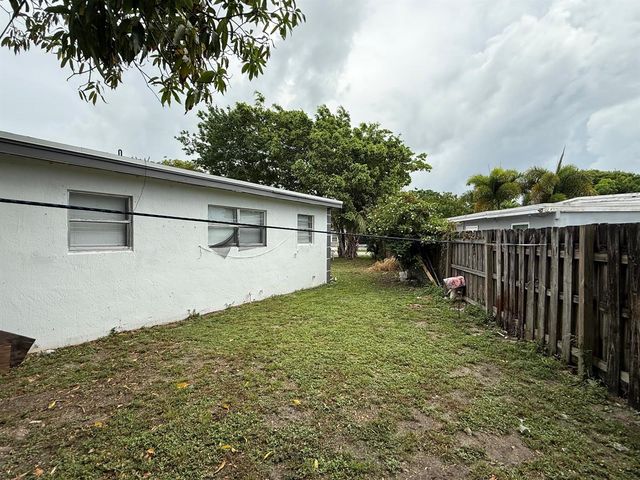 440 Tulip Tree Drive, Lake Worth, FL 33462