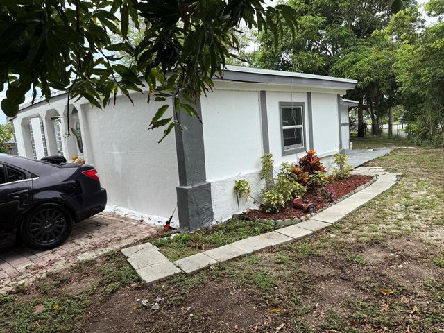 440 Tulip Tree Drive, Lake Worth, FL 33462