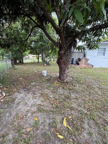 440 Tulip Tree Drive, Lake Worth, FL 33462