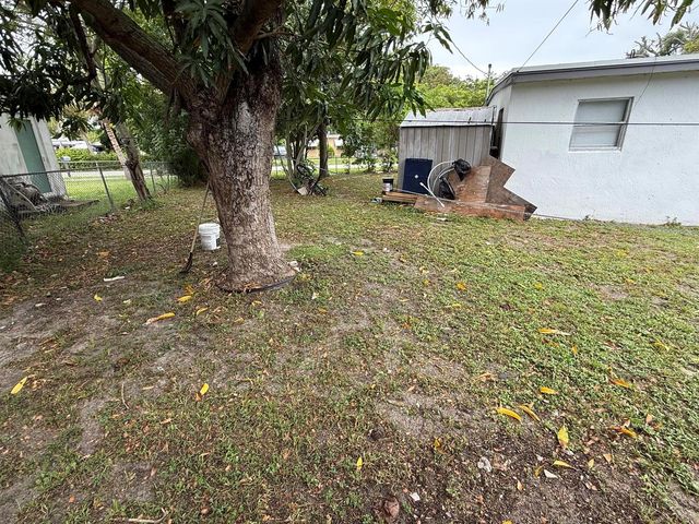 440 Tulip Tree Drive, Lake Worth, FL 33462
