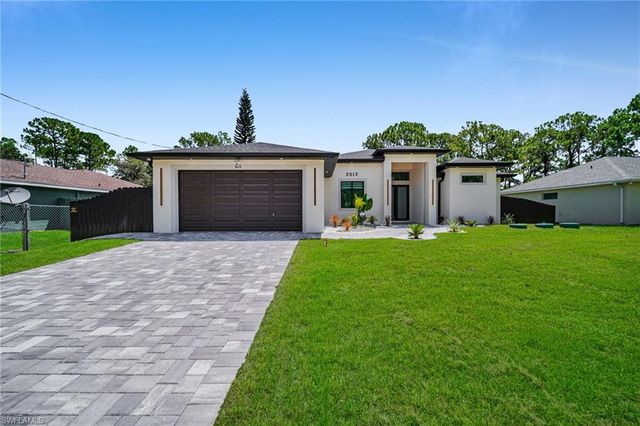 2012 Robert AVE, Alva, FL 33920