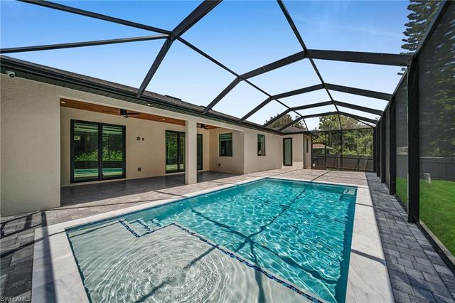 2012 Robert AVE, Alva, FL 33920