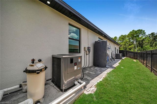 2012 Robert AVE, Alva, FL 33920