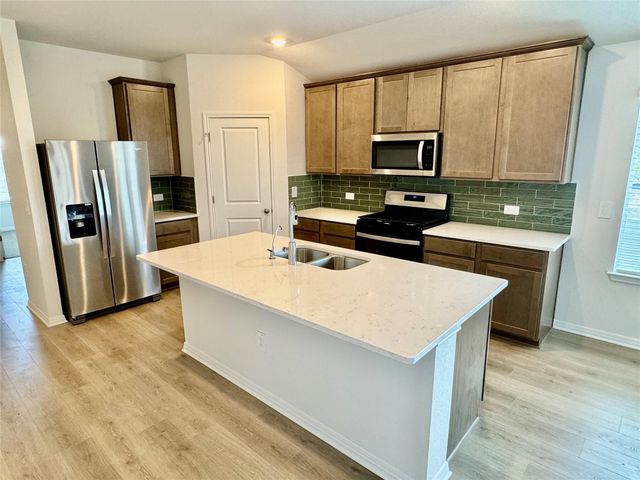 5028 Hazelnut LN, Del Valle, TX 78617