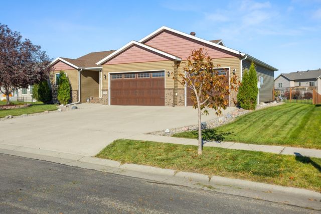 3712 11th Avenue S, Moorhead, MN 56560