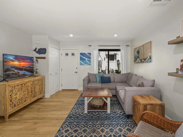 3825 Caminito Litoral 212, San Diego, CA 92107