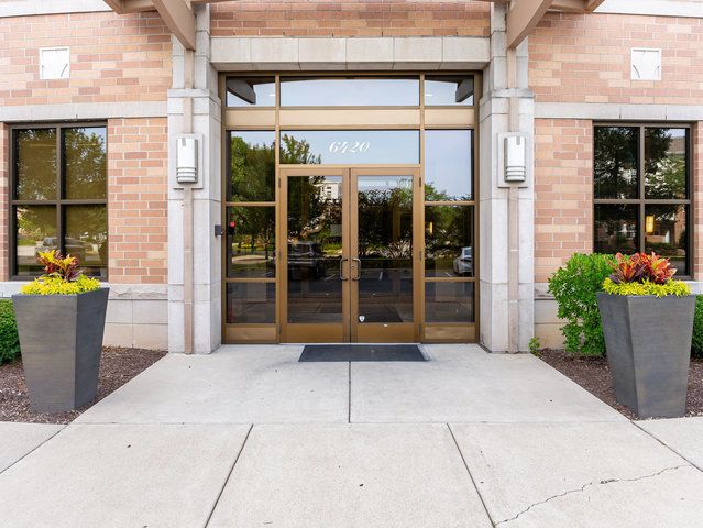 6420 Double Eagle Drive 314, Woodridge, IL 60517